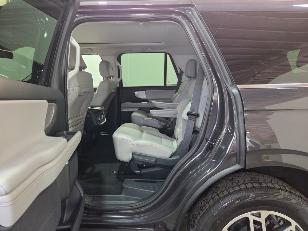 Certified 2025 Ford Expedition Active image 18