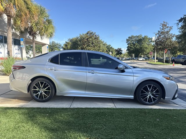 Used 2023 Toyota Camry SE FWD image 2