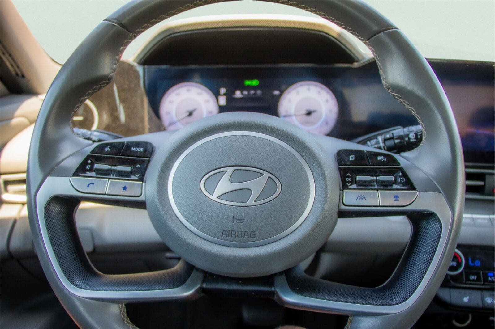 Used 2025 Hyundai Elantra SEL FWD image 9