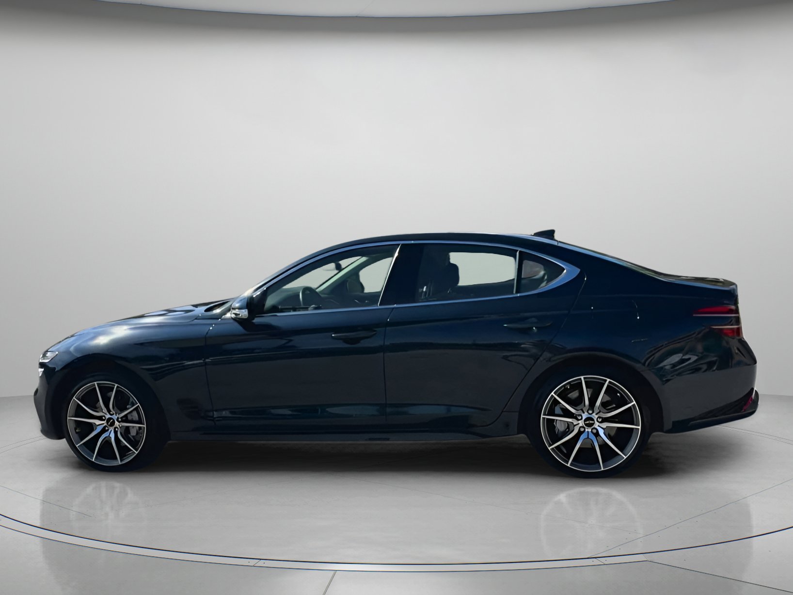 Used 2025 Genesis G70 2.5T image 17