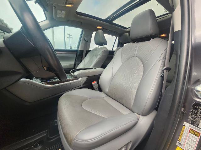 Used 2022 Toyota Highlander Platinum AWD/4WD image 11