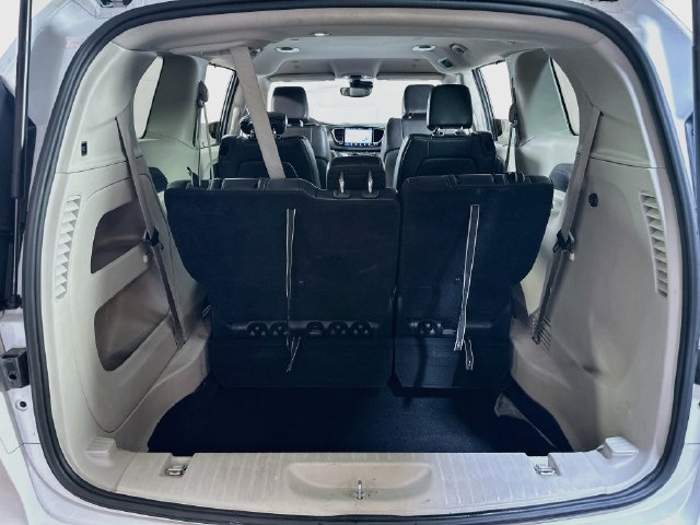Used 2024 Chrysler Pacifica Touring-L FWD image 10