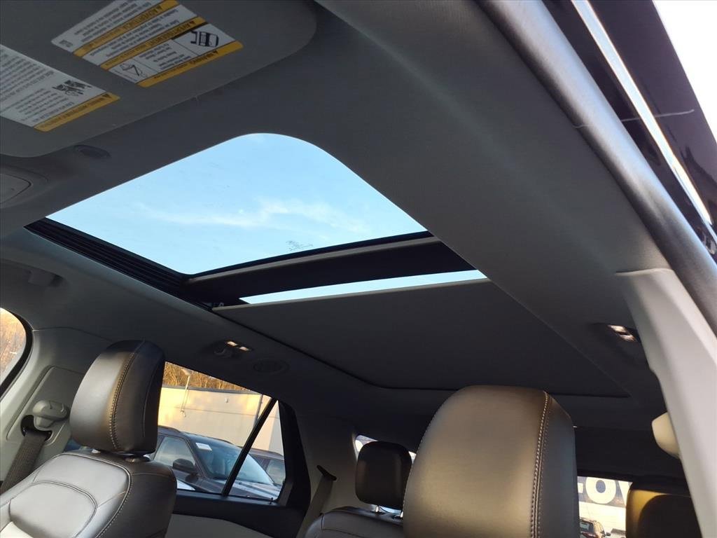 Certified 2022 Ford Explorer XLT w/ Equipment Group 202A image 16