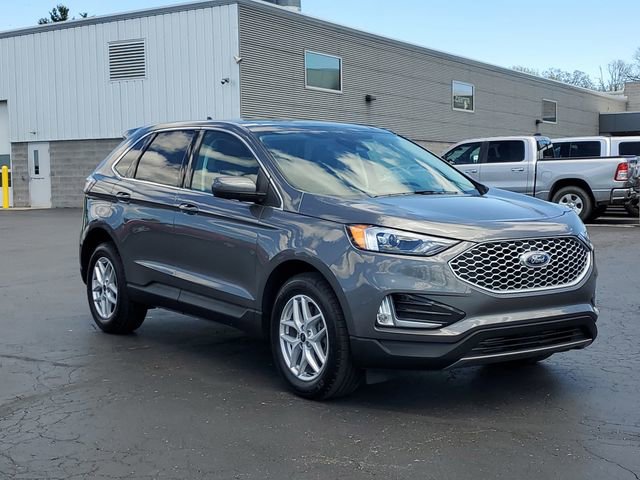 Certified 2024 Ford Edge SEL w/ Convenience Package AWD/4WD image 2