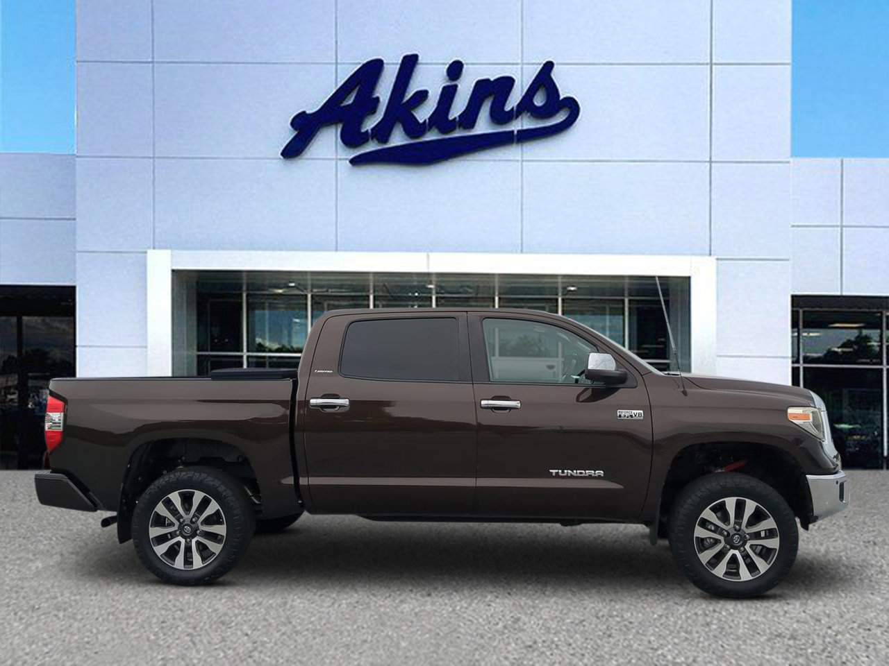 Used 2019 Toyota Tundra Limited w/ Limited Premium Package