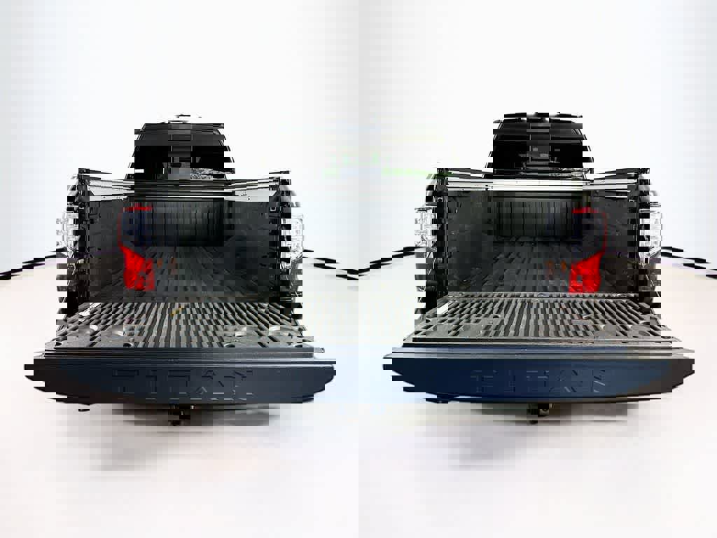 Used 2024 Nissan Titan SV w/ SV Convenience Package image 24