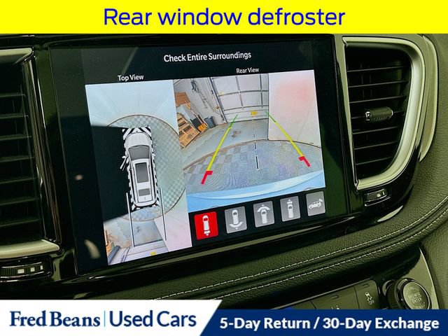 Used 2023 Chrysler Pacifica Limited w/ S Appearance Package FWD image 18