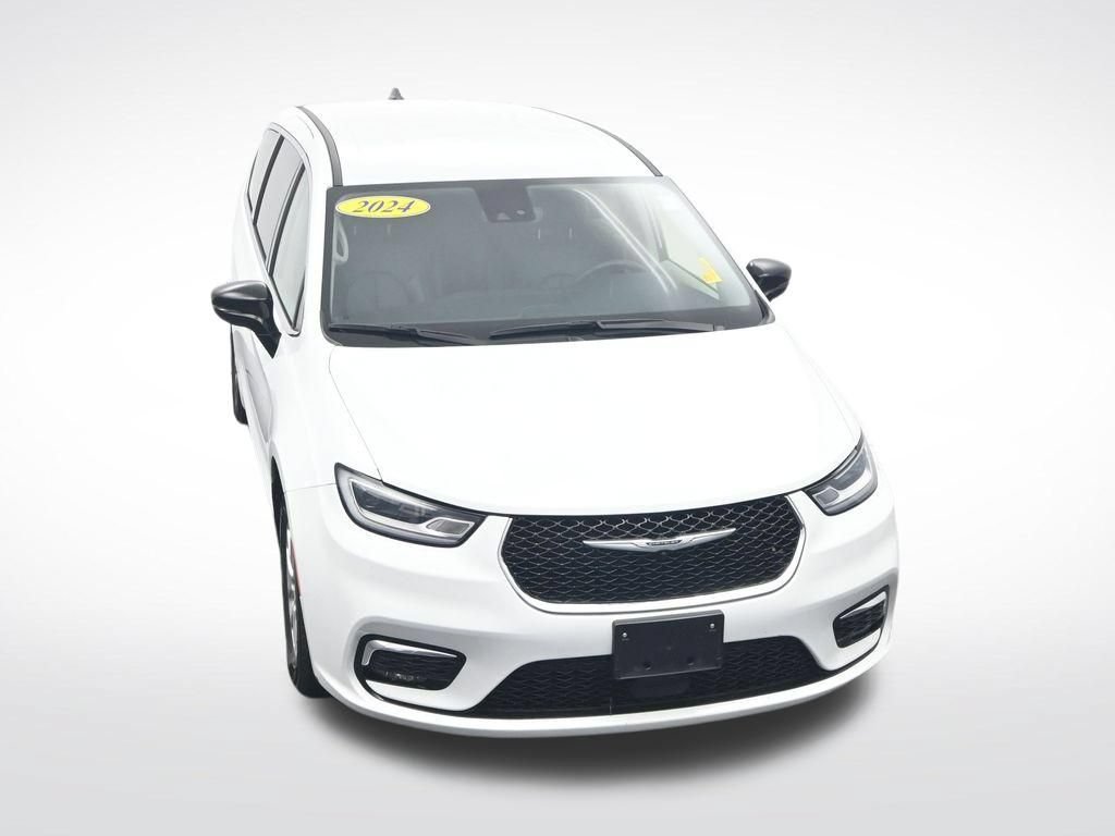 Used 2024 Chrysler Pacifica Touring-L FWD image 24