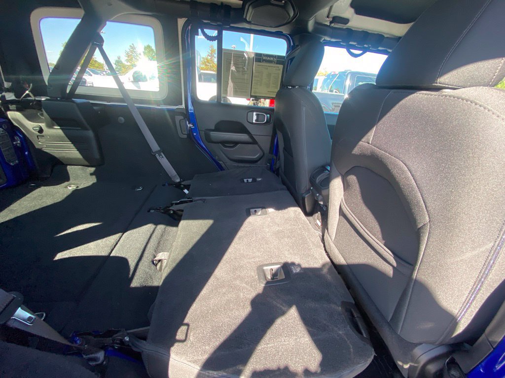 Used 2018 Jeep Wrangler Unlimited Sahara AWD/4WD image 25