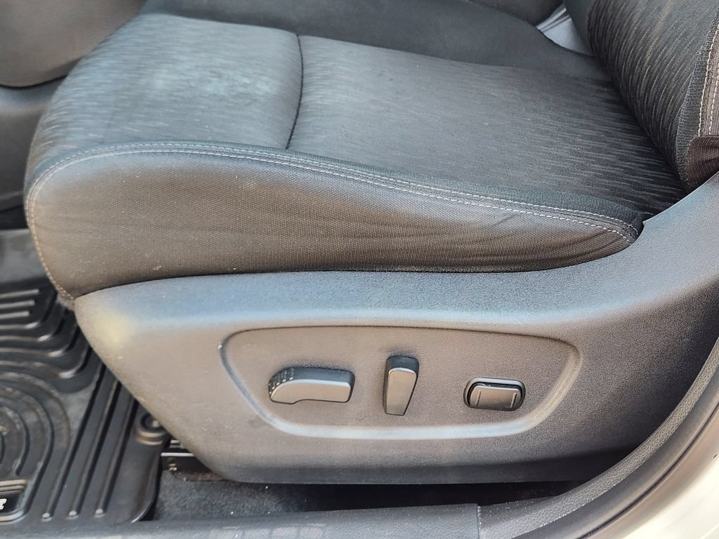Used 2020 Nissan Rogue SV AWD/4WD image 13