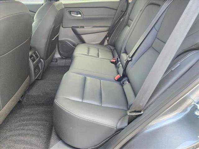 Used 2025 Nissan Rogue SL FWD image 17
