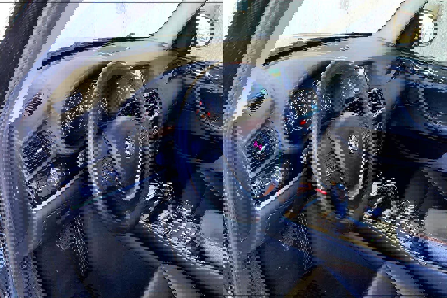 Used 2017 BMW X3 sDrive28i w/ Premium Package image 18