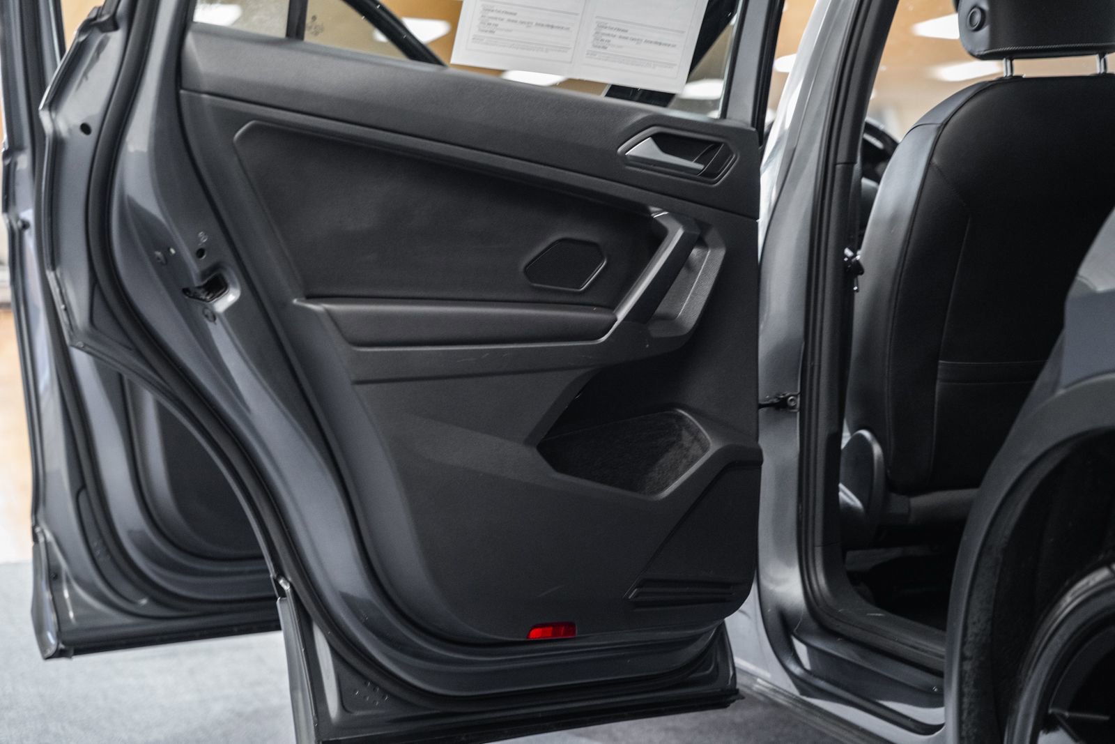 Used 2021 Volkswagen Tiguan SE R-Line image 39