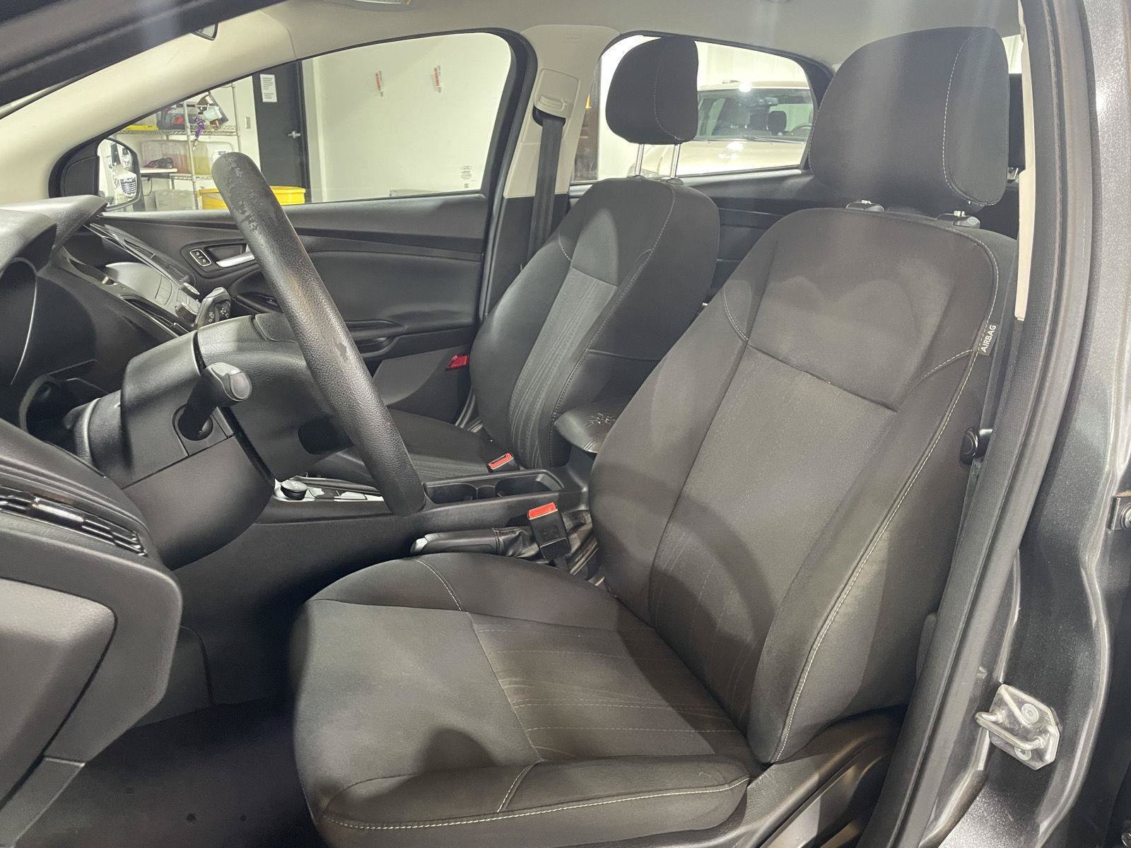 Certified 2018 Ford Focus SE FWD image 16