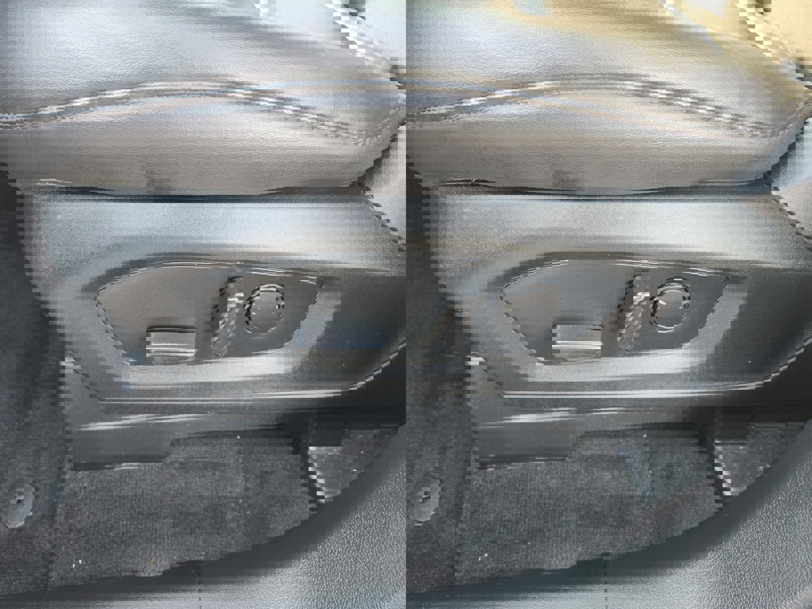 Certified 2022 Ford Explorer XLT w/ Equipment Group 202A image 12