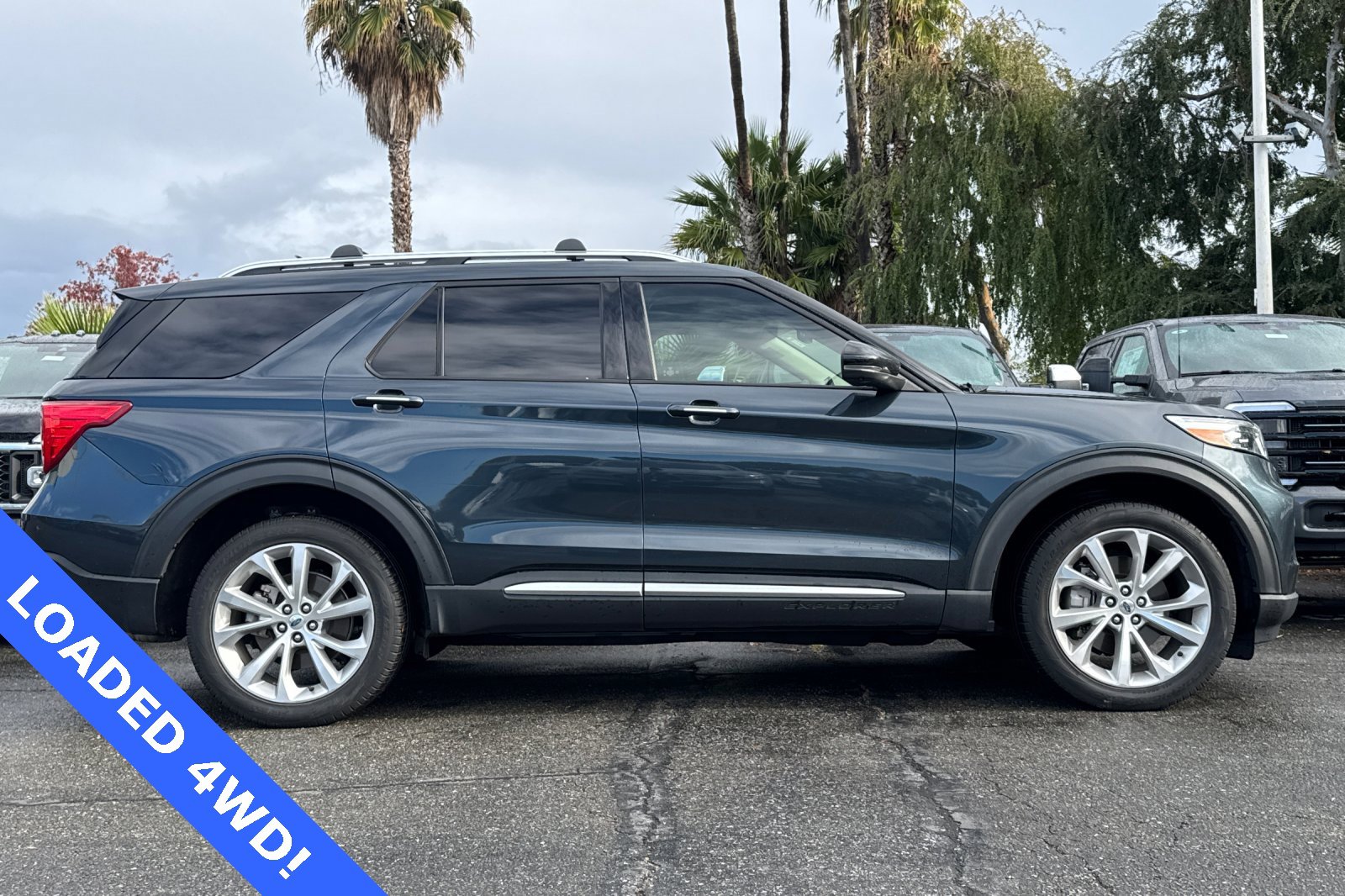 Certified 2022 Ford Explorer Platinum w/ Technology Package image 3