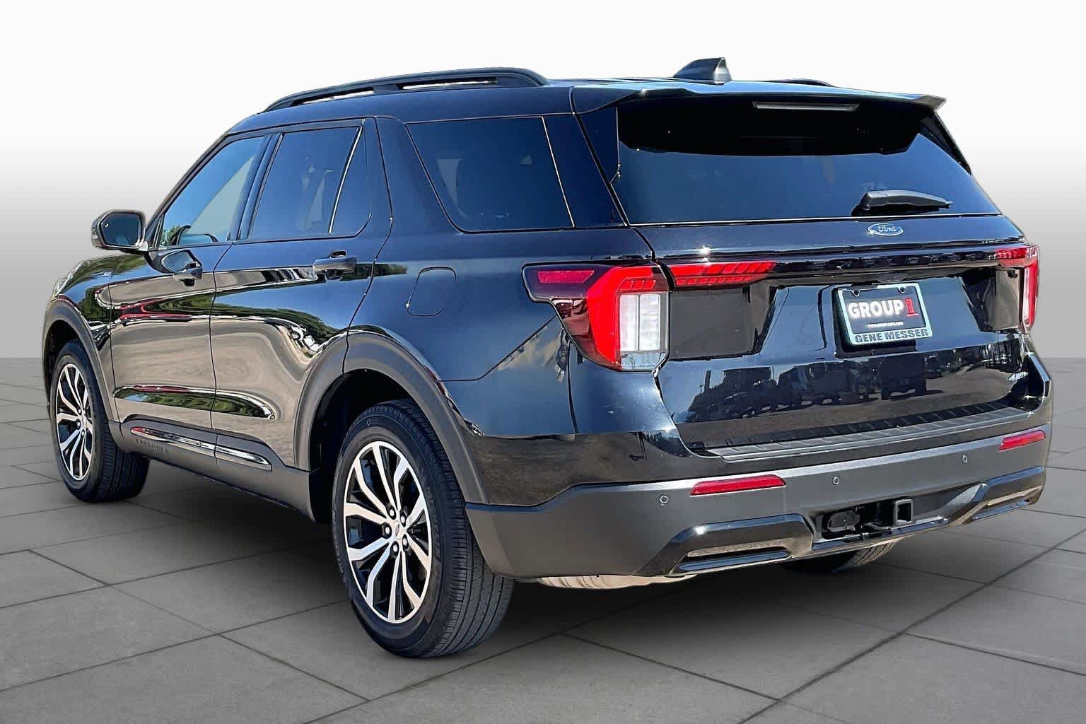 Certified 2025 Ford Explorer ST-Line AWD/4WD image 12