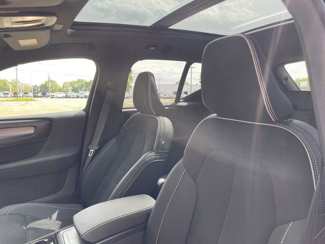 Used 2025 Volvo XC40 B5 Plus AWD/4WD image 25