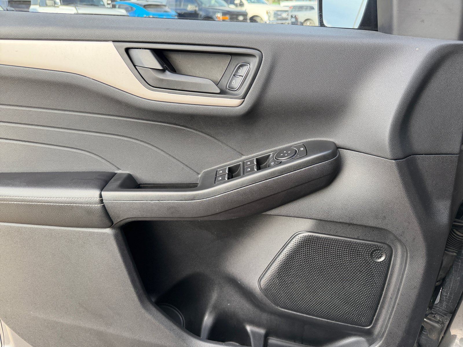 Certified 2022 Ford Escape SE w/ SE Sport Appearance Package FWD image 17