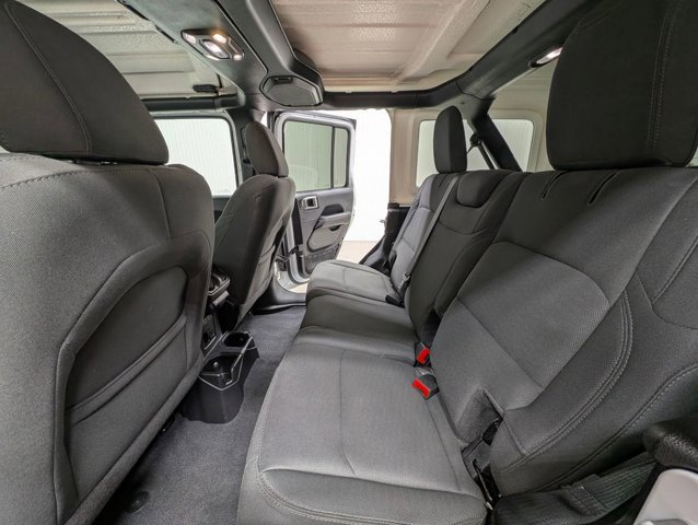 Used 2019 Jeep Wrangler Unlimited Sahara AWD/4WD image 13