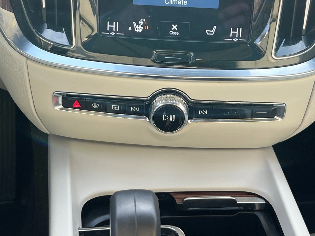 Used 2022 Volvo S60 B5 Momentum w/ Climate Package image 22