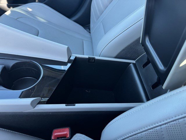 Used 2023 Hyundai Elantra Limited w/ Cargo Package image 24