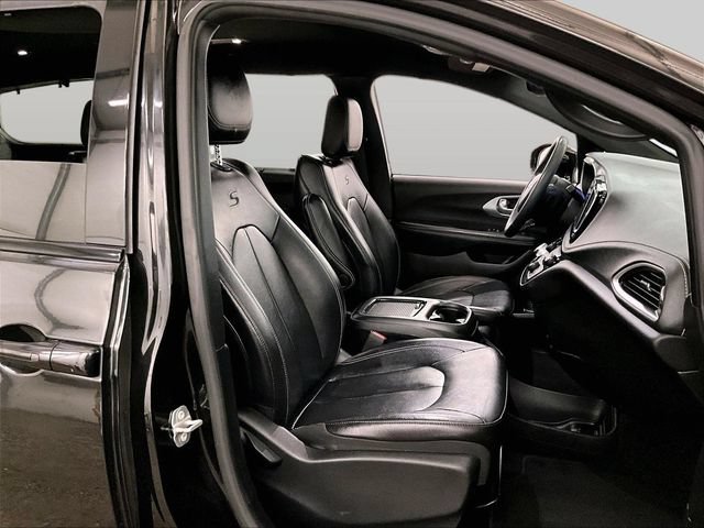 Used 2022 Chrysler Pacifica Touring-L w/ S Appearance Package AWD/4WD image 7