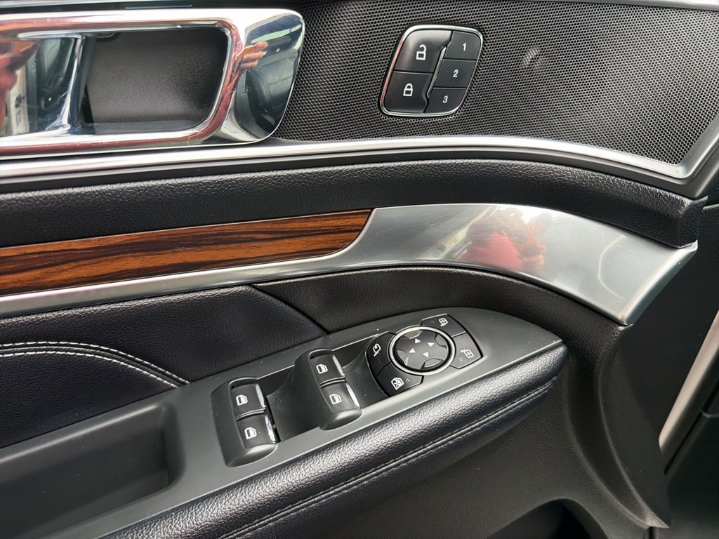 Certified 2017 Ford Explorer Limited AWD/4WD image 18
