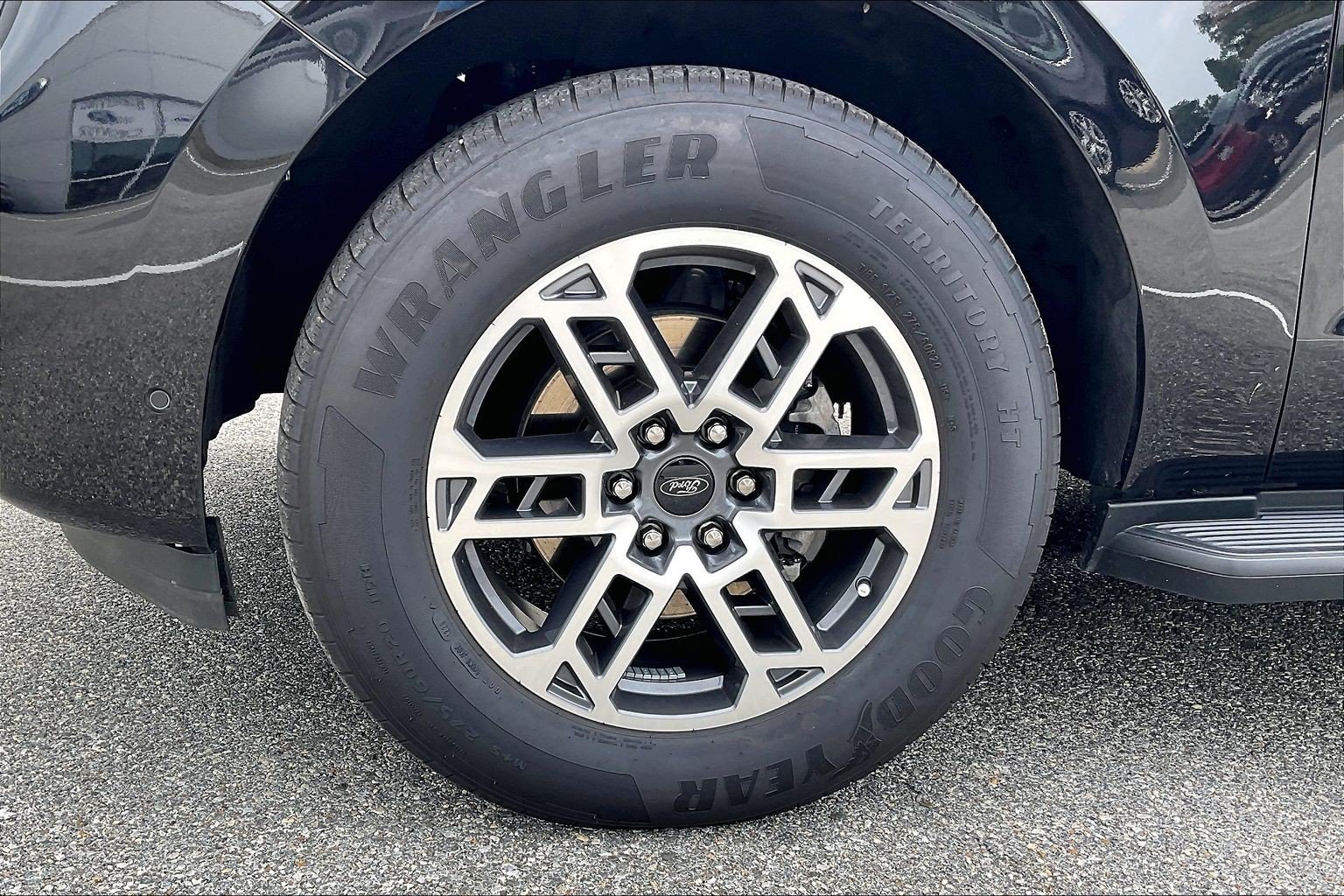 Certified 2025 Ford Expedition Active RWD image 9