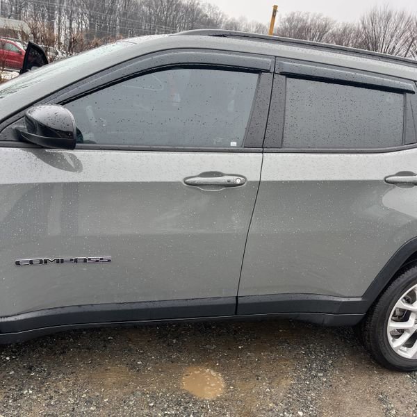 Used 2023 Jeep Compass Latitude image 3