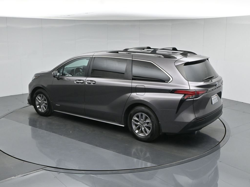 Used 2021 Toyota Sienna XLE FWD image 47