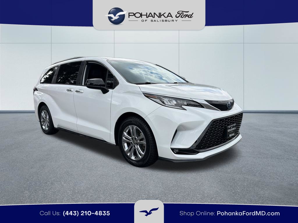 Used 2023 Toyota Sienna XSE w/ XSE Plus Package AWD/4WD image 4