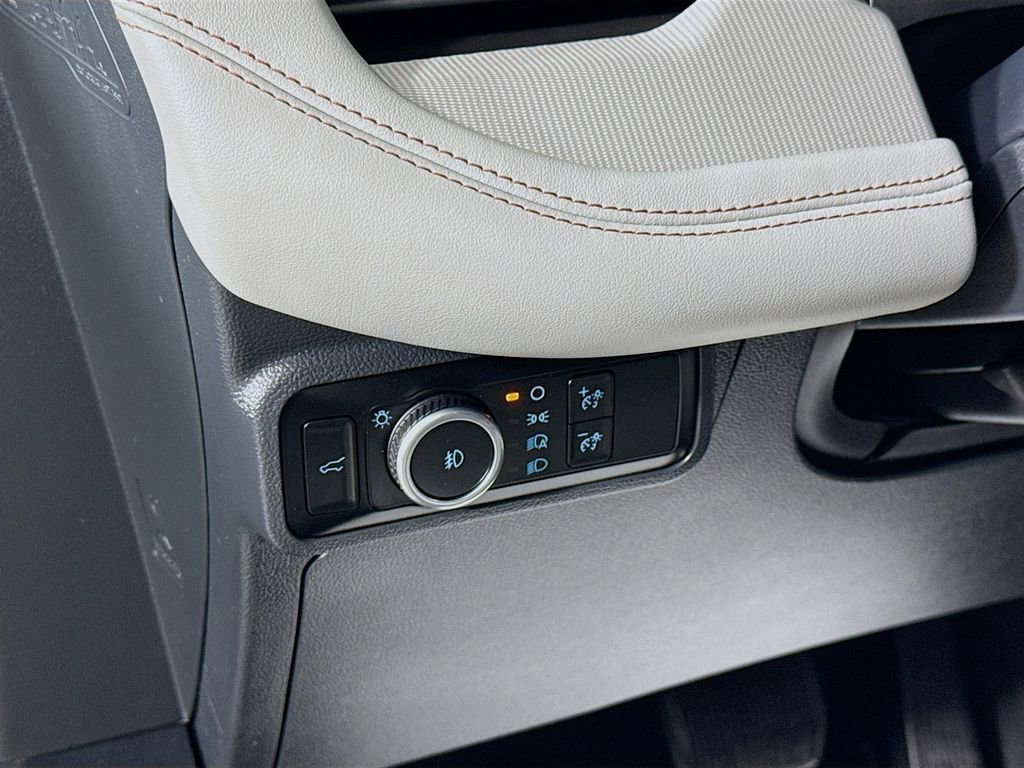 Certified 2025 Ford Explorer Active w/ Active Comfort Package image 15