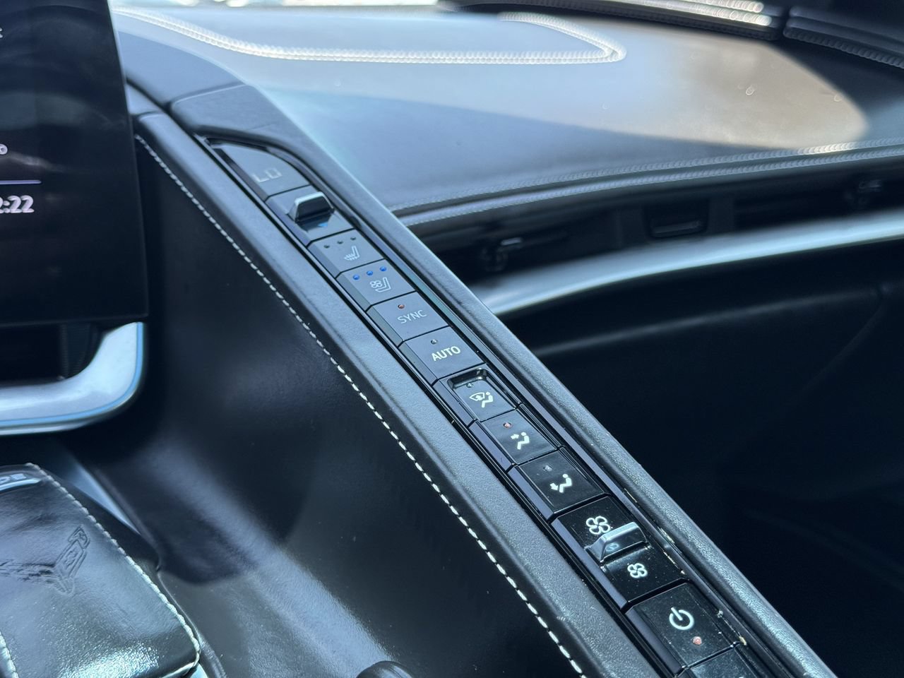 Used 2022 Chevrolet Corvette Stingray Premium Cpe w/ Z51 Performance Package RWD image 21