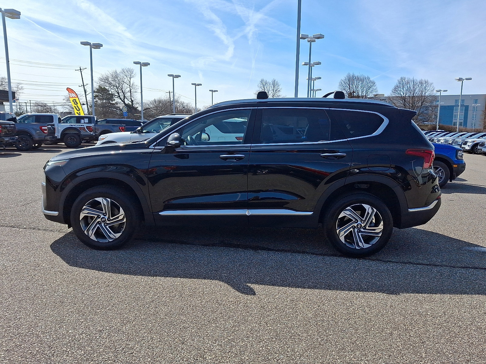 Used 2023 Hyundai Santa Fe SEL w/ Premium Package image 3