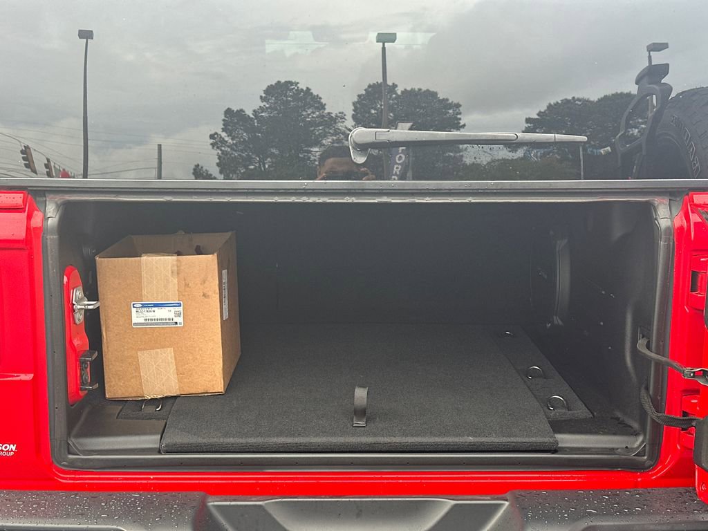 Used 2018 Jeep Wrangler Unlimited Sahara AWD/4WD image 18