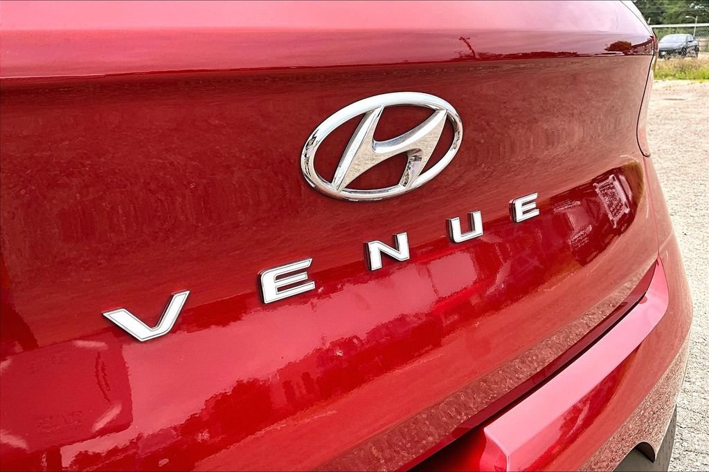 Used 2024 Hyundai Venue Limited FWD image 8