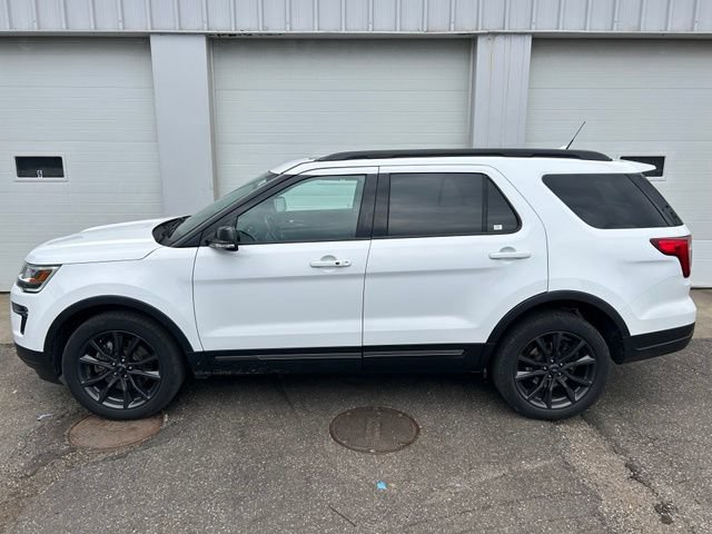 Certified 2019 Ford Explorer XLT w/ Equipment Group 202A AWD/4WD image 3