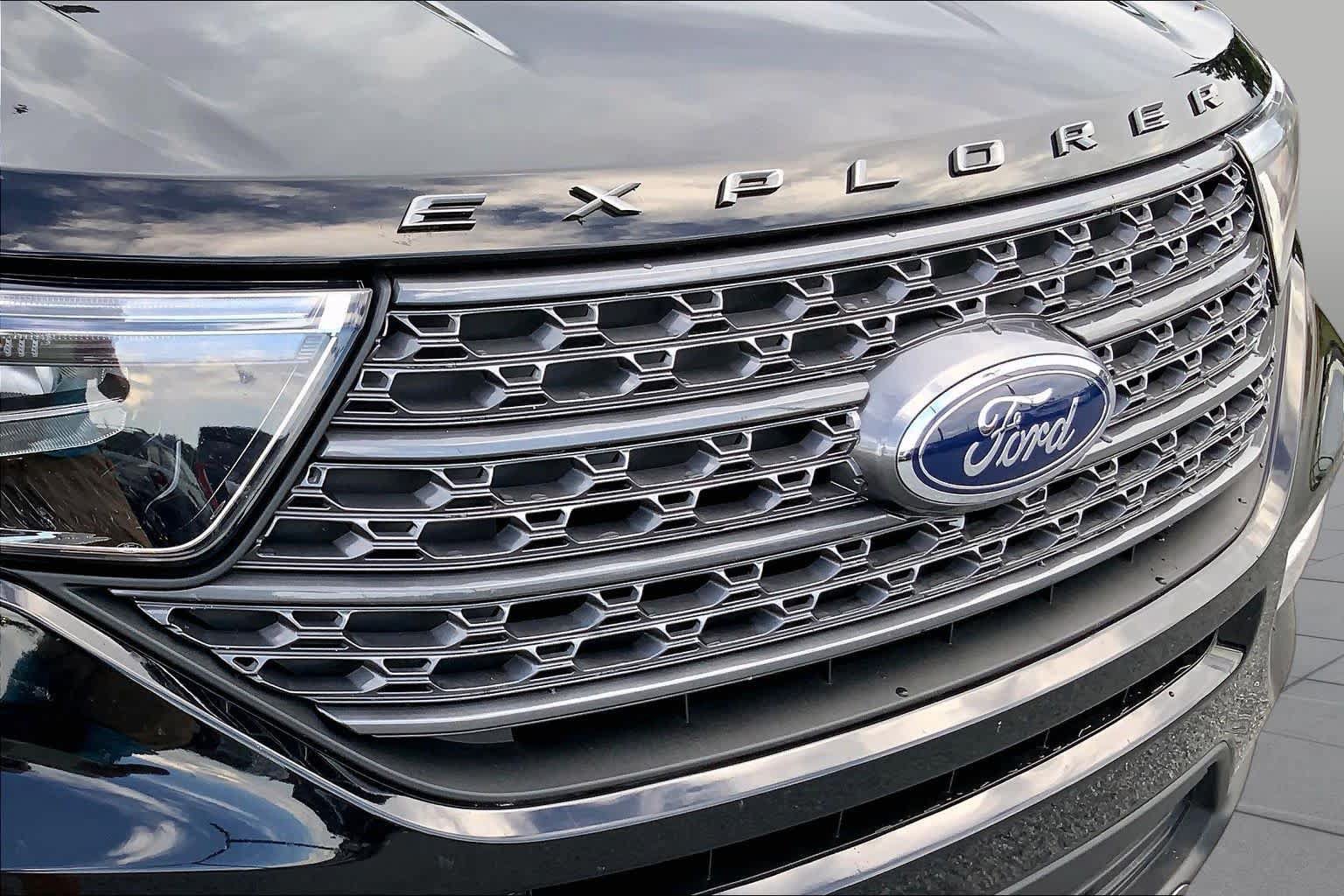 Certified 2023 Ford Explorer XLT w/ Equipment Group 202A RWD image 28