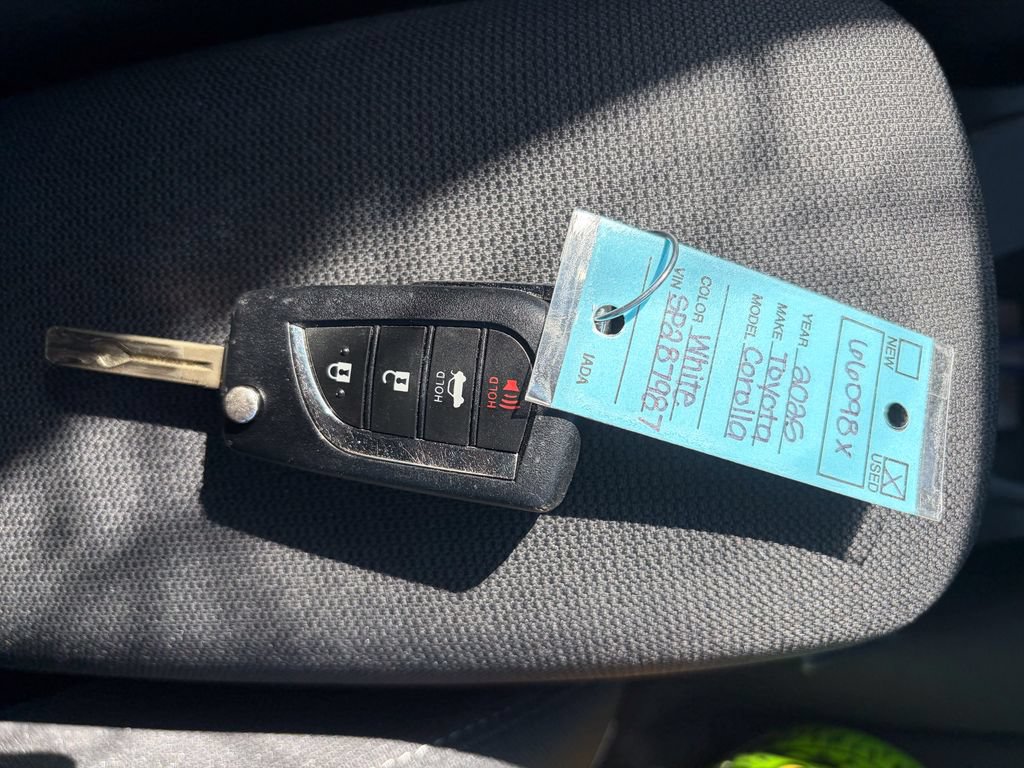 Used 2025 Toyota Corolla LE FWD image 28