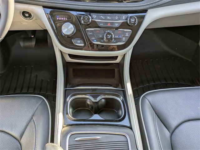 Used 2024 Chrysler Pacifica Limited image 18