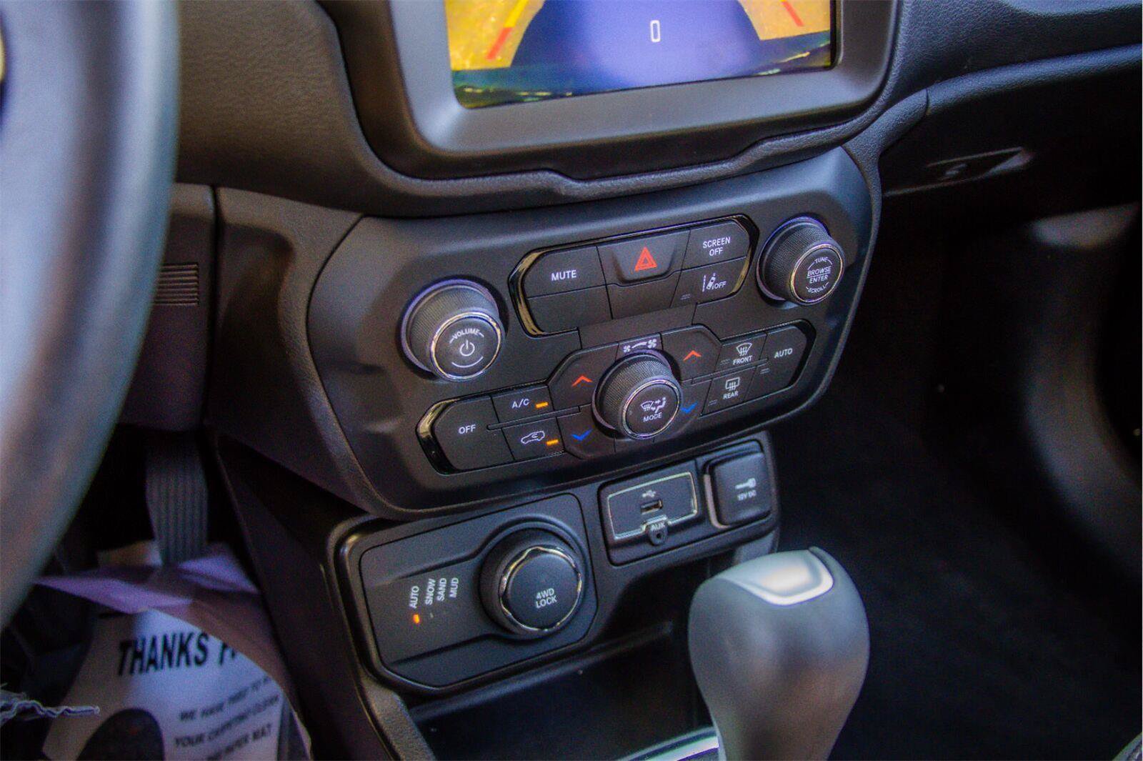Used 2023 Jeep Renegade Latitude w/ Premium Group AWD/4WD image 15