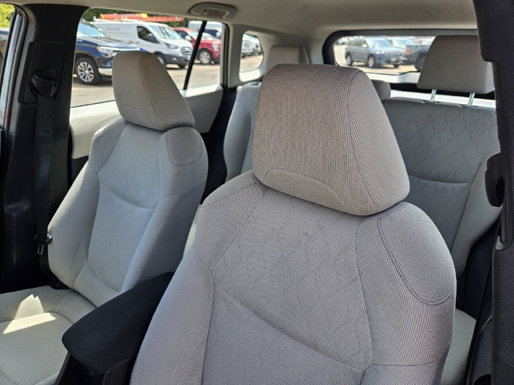 Used 2022 Toyota Corolla Cross L FWD image 17