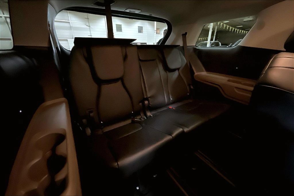 Used 2025 Kia Carnival FWD image 26