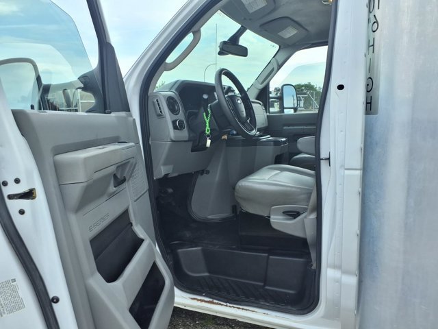Certified 2022 Ford E-350 and Econoline 350 Super Duty RWD image 19