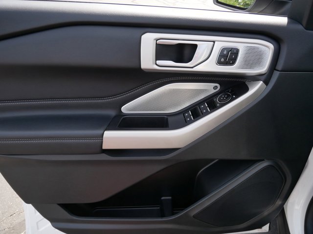 Certified 2022 Ford Explorer Limited w/ Limited Technology Package AWD/4WD image 9