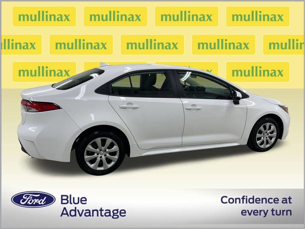 Used 2026 Toyota Corolla LE FWD image 2