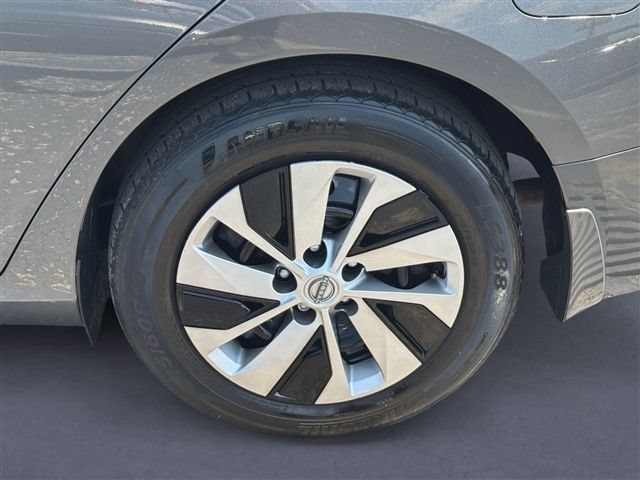 Used 2025 Nissan Altima 2.5 S FWD image 13