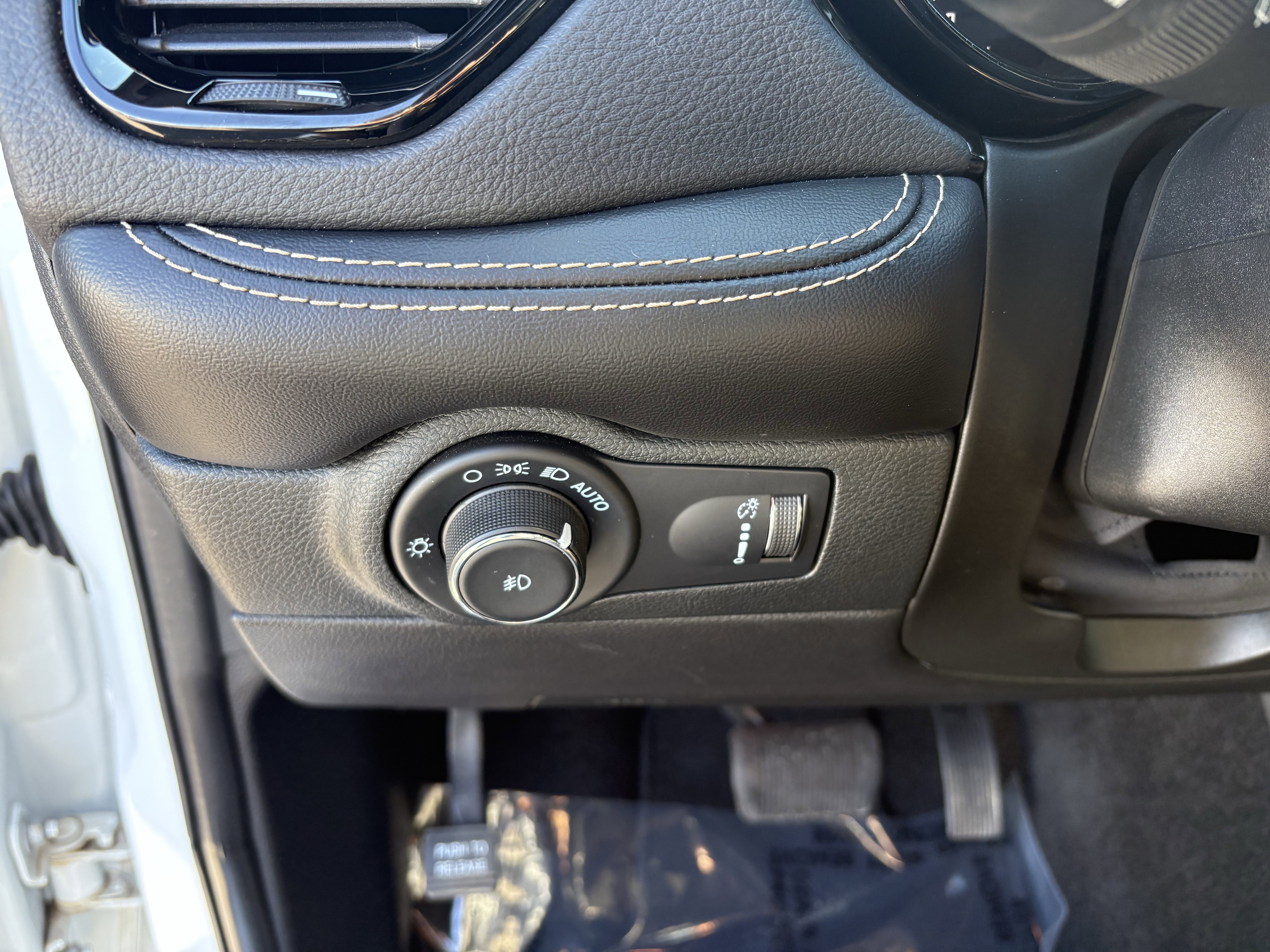 Used 2022 Dodge Durango GT image 33