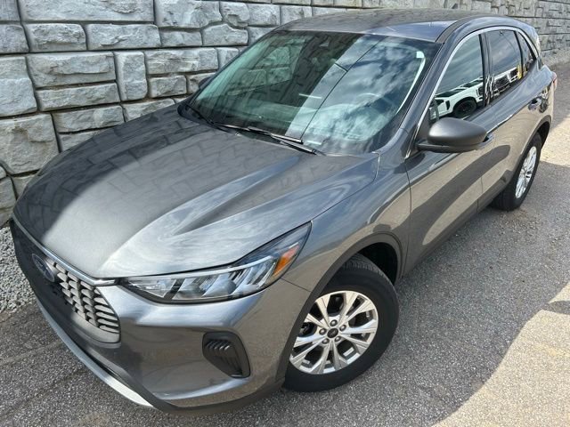 Certified 2023 Ford Escape Active AWD/4WD image 1